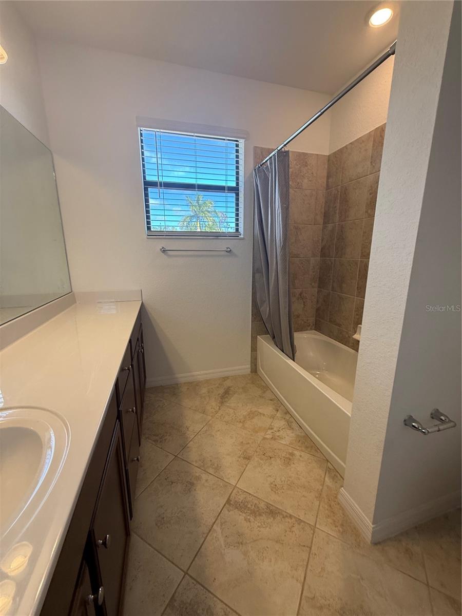 Image 13 of 31 For 20460 Lagente Circle