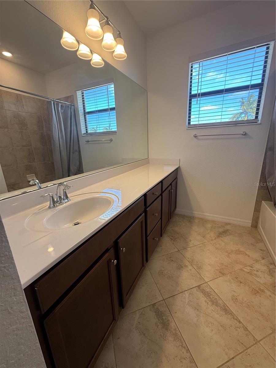 Image 14 of 31 For 20460 Lagente Circle