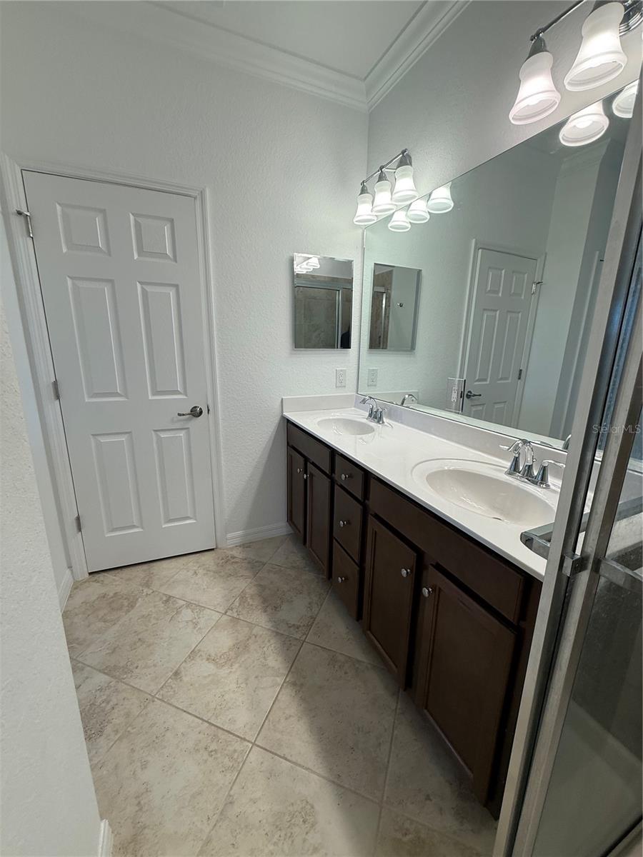 Image 22 of 31 For 20460 Lagente Circle