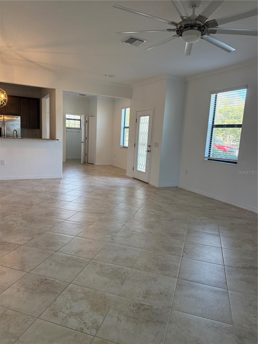 Image 25 of 31 For 20460 Lagente Circle