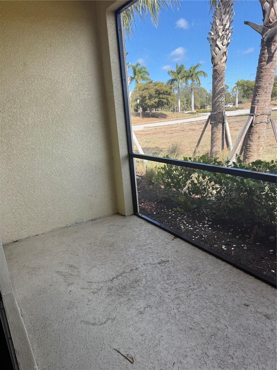 Image 6 of 31 For 20460 Lagente Circle