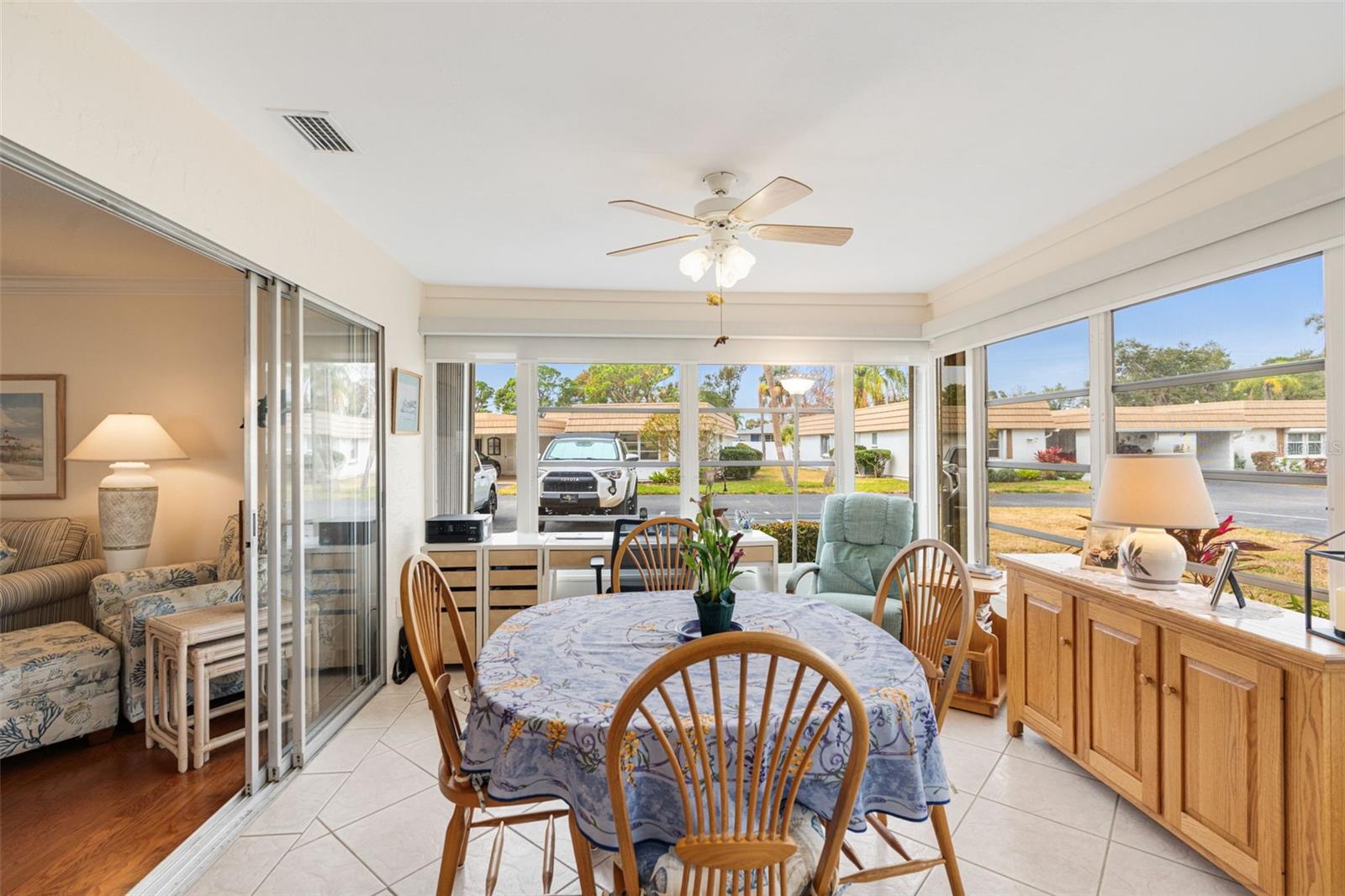 Image 19 of 31 For 2717 Riverbluff Place V49