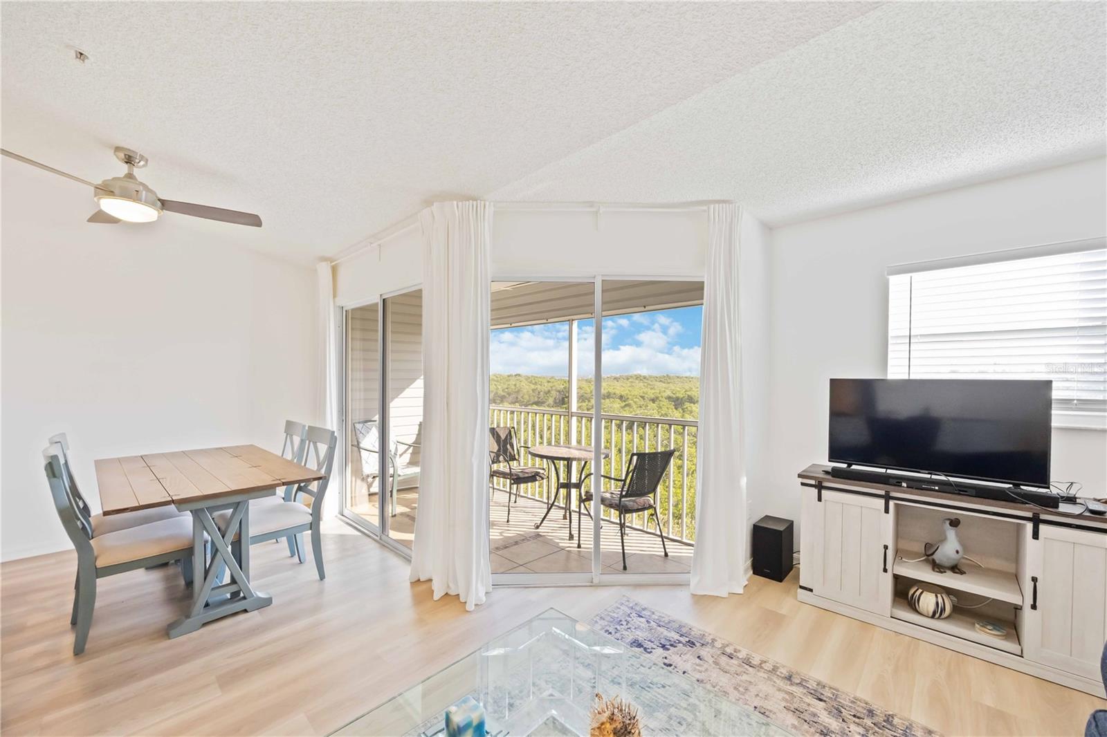 Image 14 of 51 For 3607 Bay Drive 206