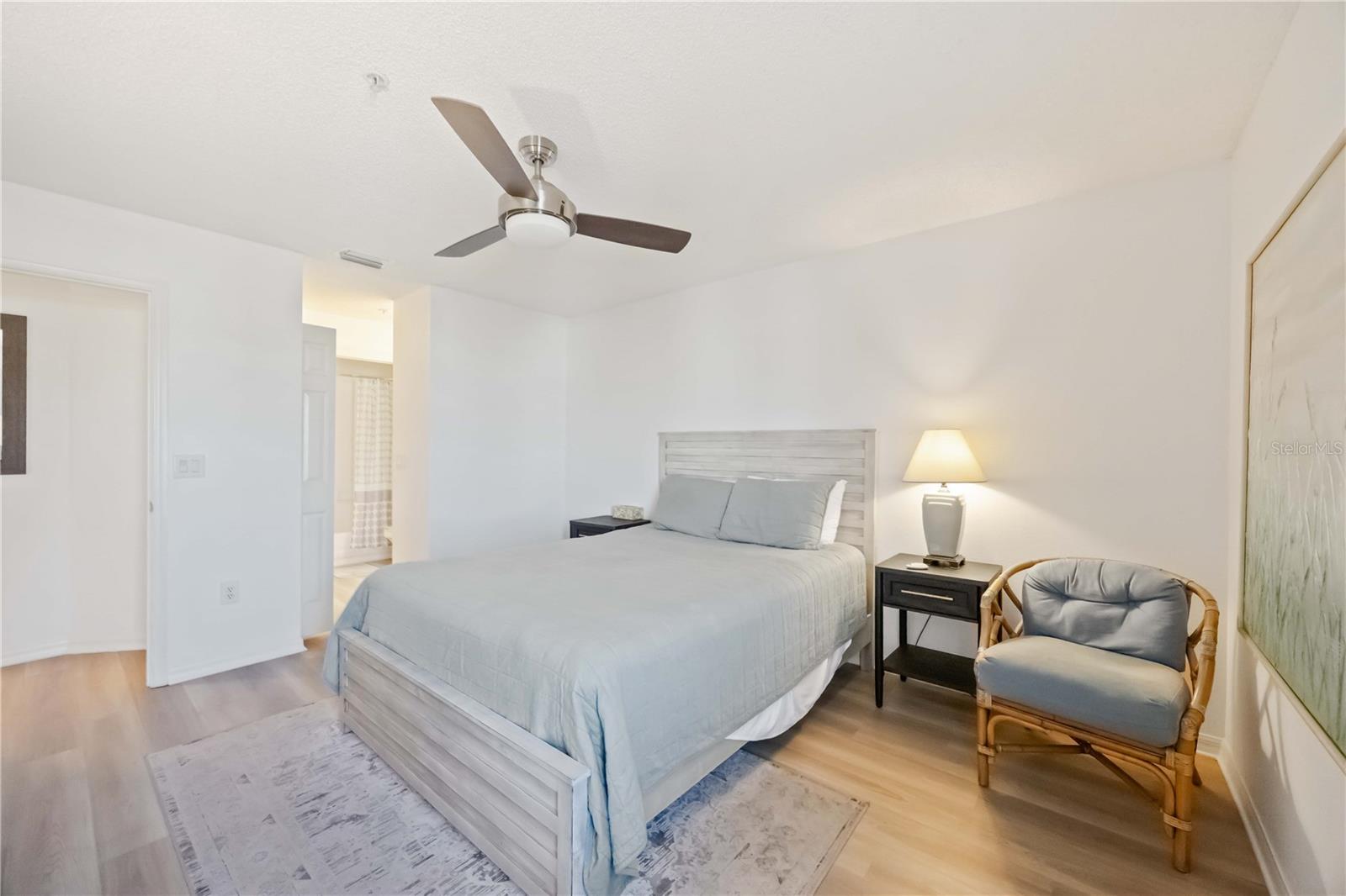 Image 24 of 51 For 3607 Bay Drive 206