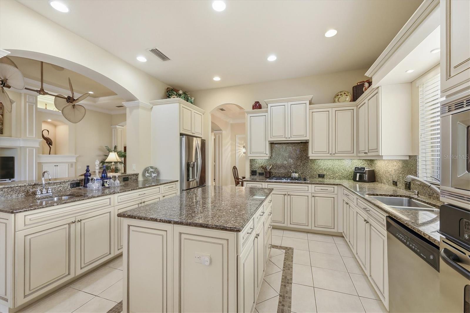 Image 5 of 71 For 1712 Grande Park Drive