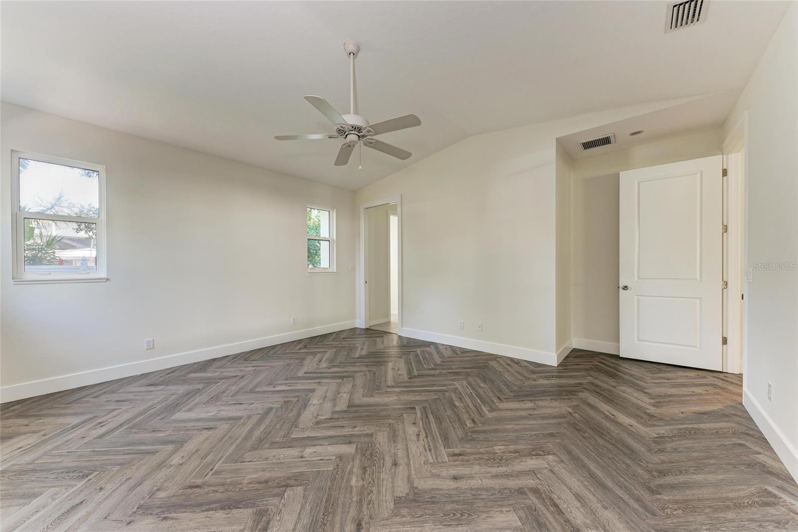 Image 24 of 56 For 51 Webb Street