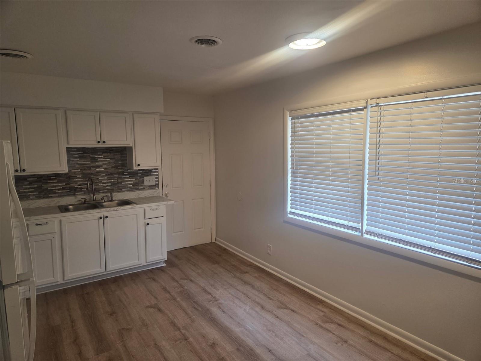 Image 3 of 8 For 6011 Greenwood Lane