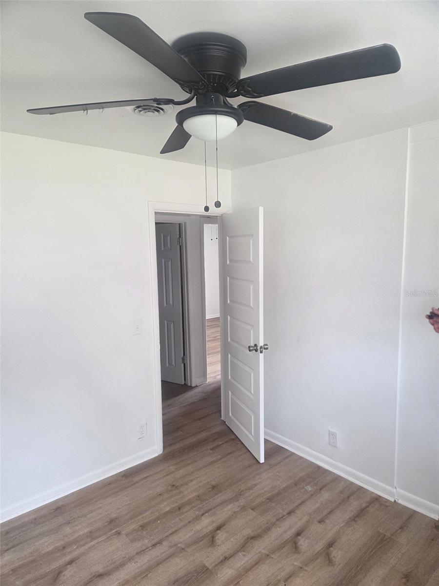 Image 4 of 8 For 6011 Greenwood Lane