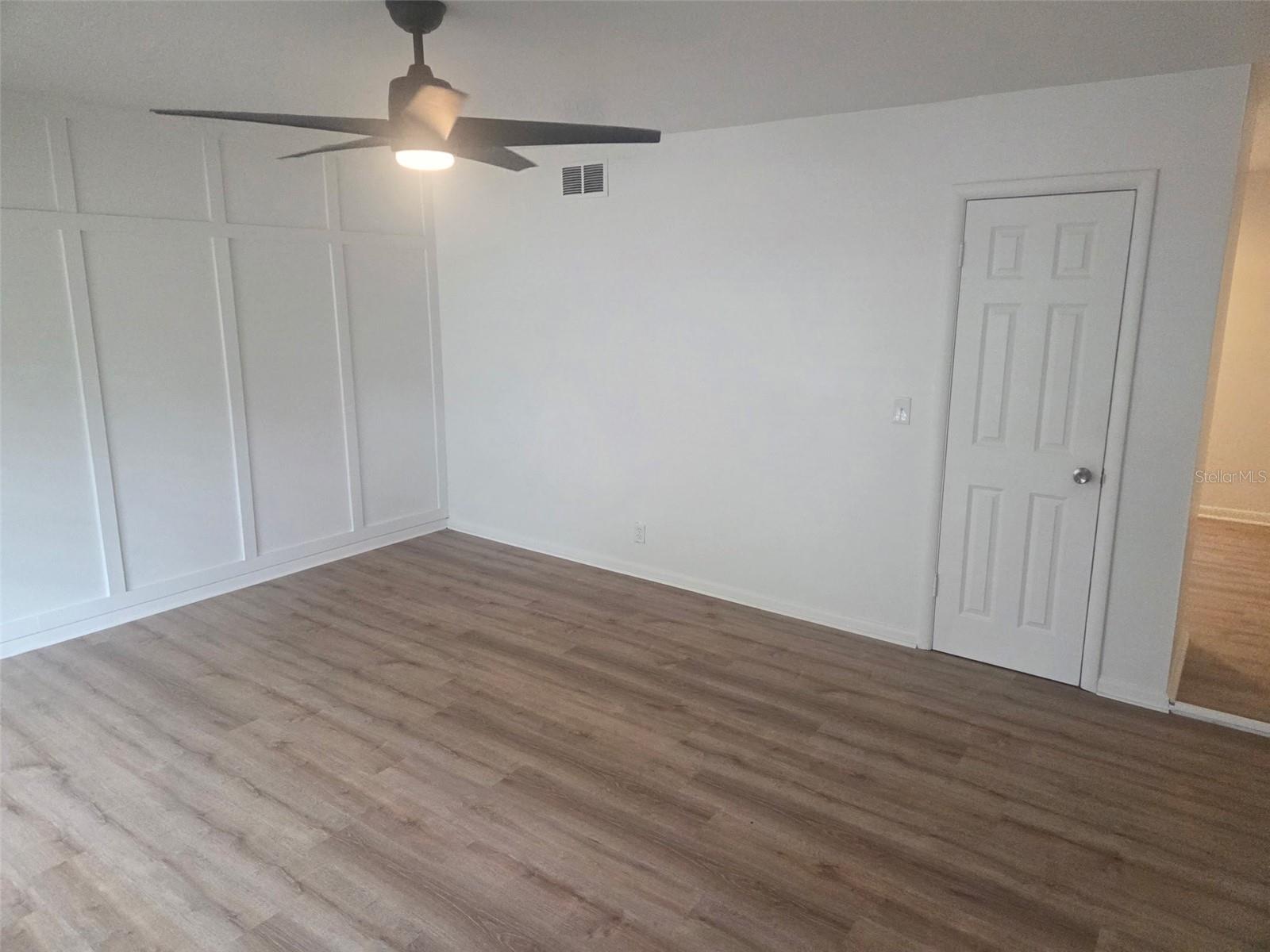 Image 7 of 8 For 6011 Greenwood Lane