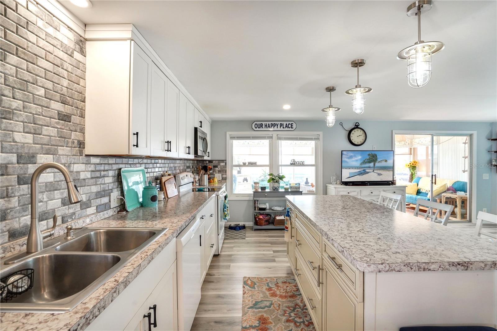 Listing photo id 9 for 641 Fairmount Drive