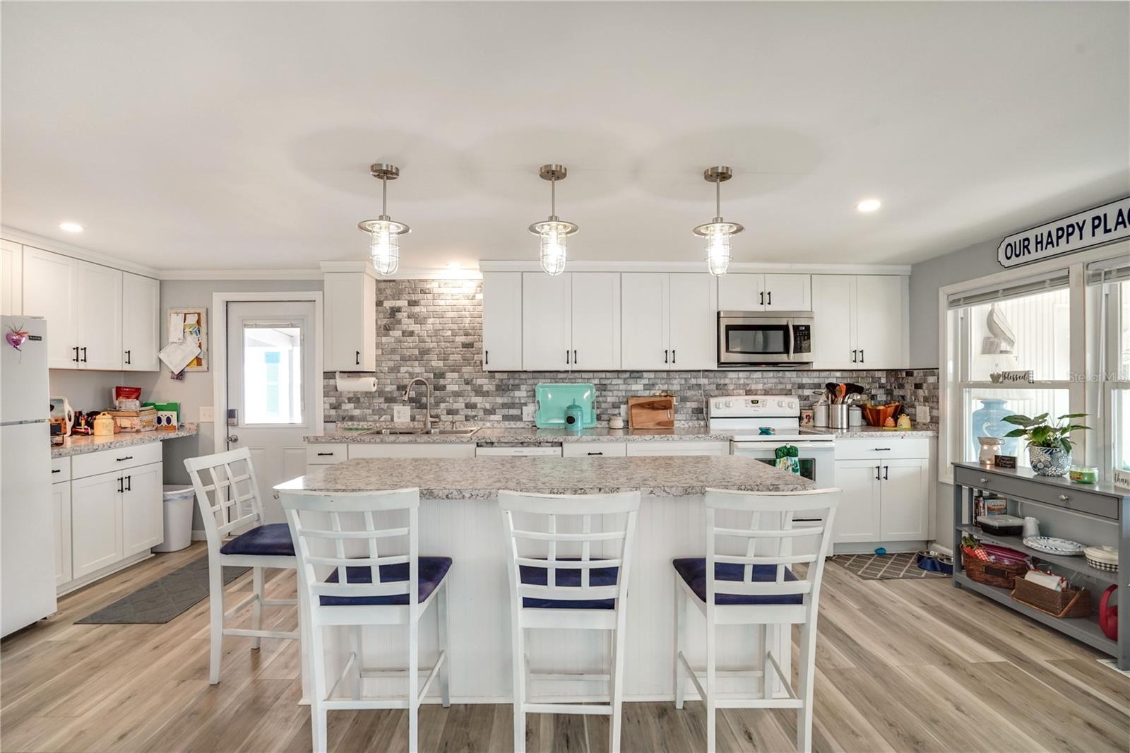 Listing photo id 10 for 641 Fairmount Drive