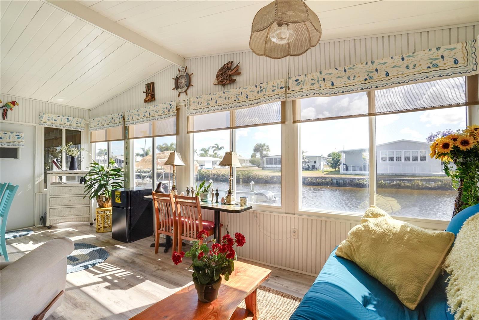 Listing photo id 13 for 641 Fairmount Drive