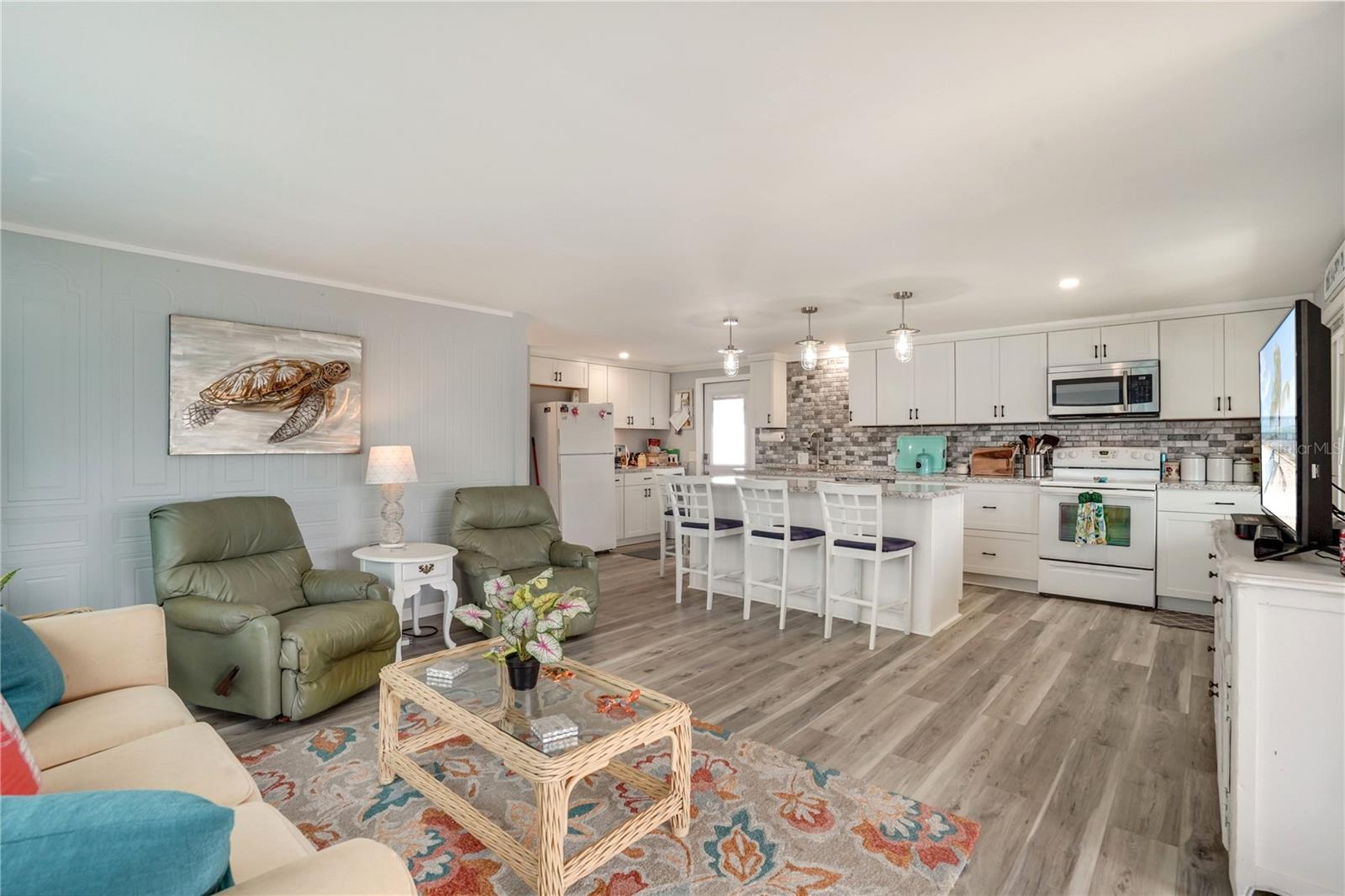 Listing photo id 16 for 641 Fairmount Drive