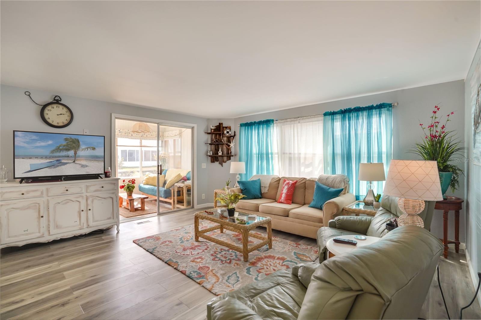 Listing photo id 17 for 641 Fairmount Drive