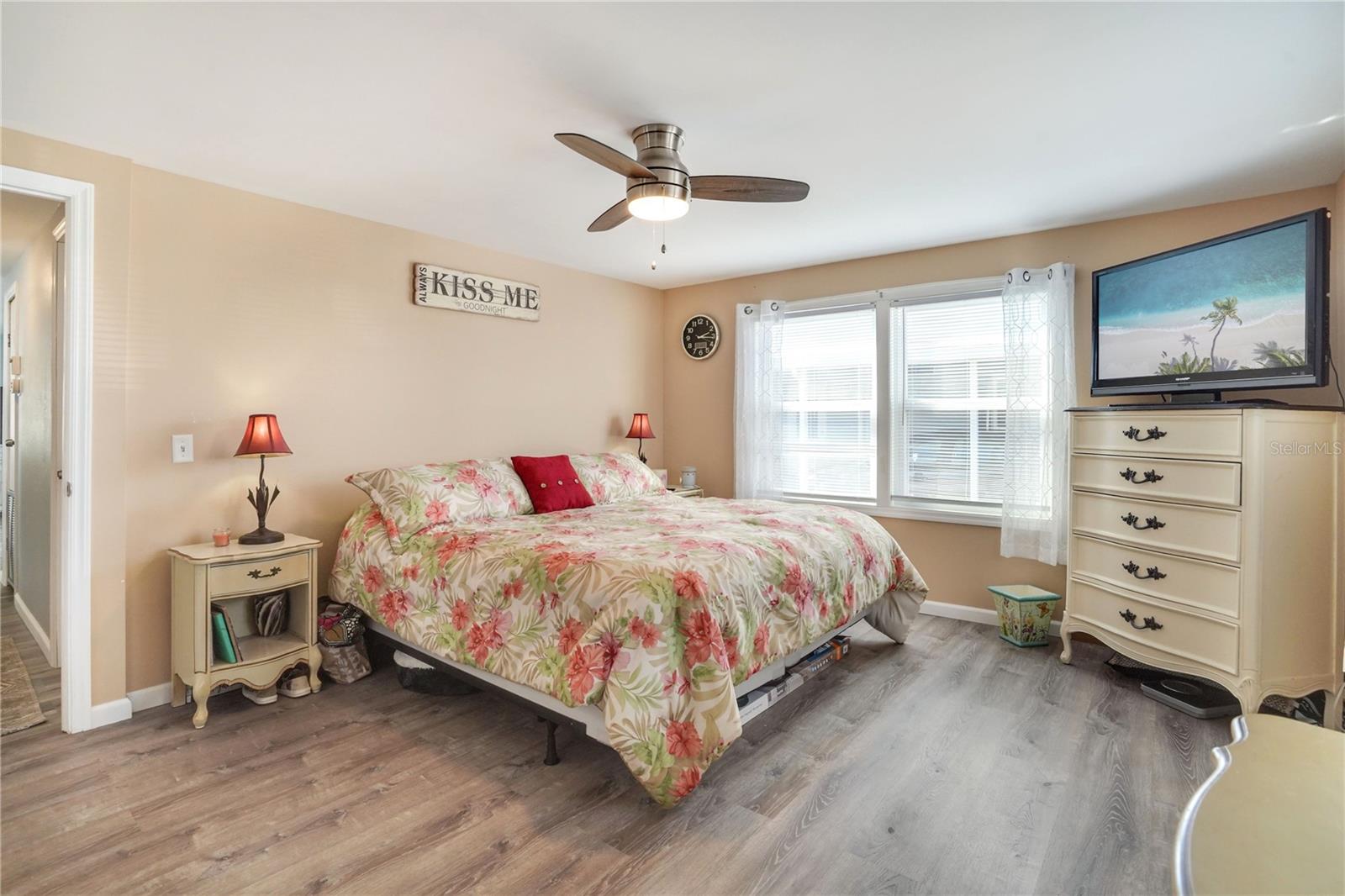 Listing photo id 19 for 641 Fairmount Drive