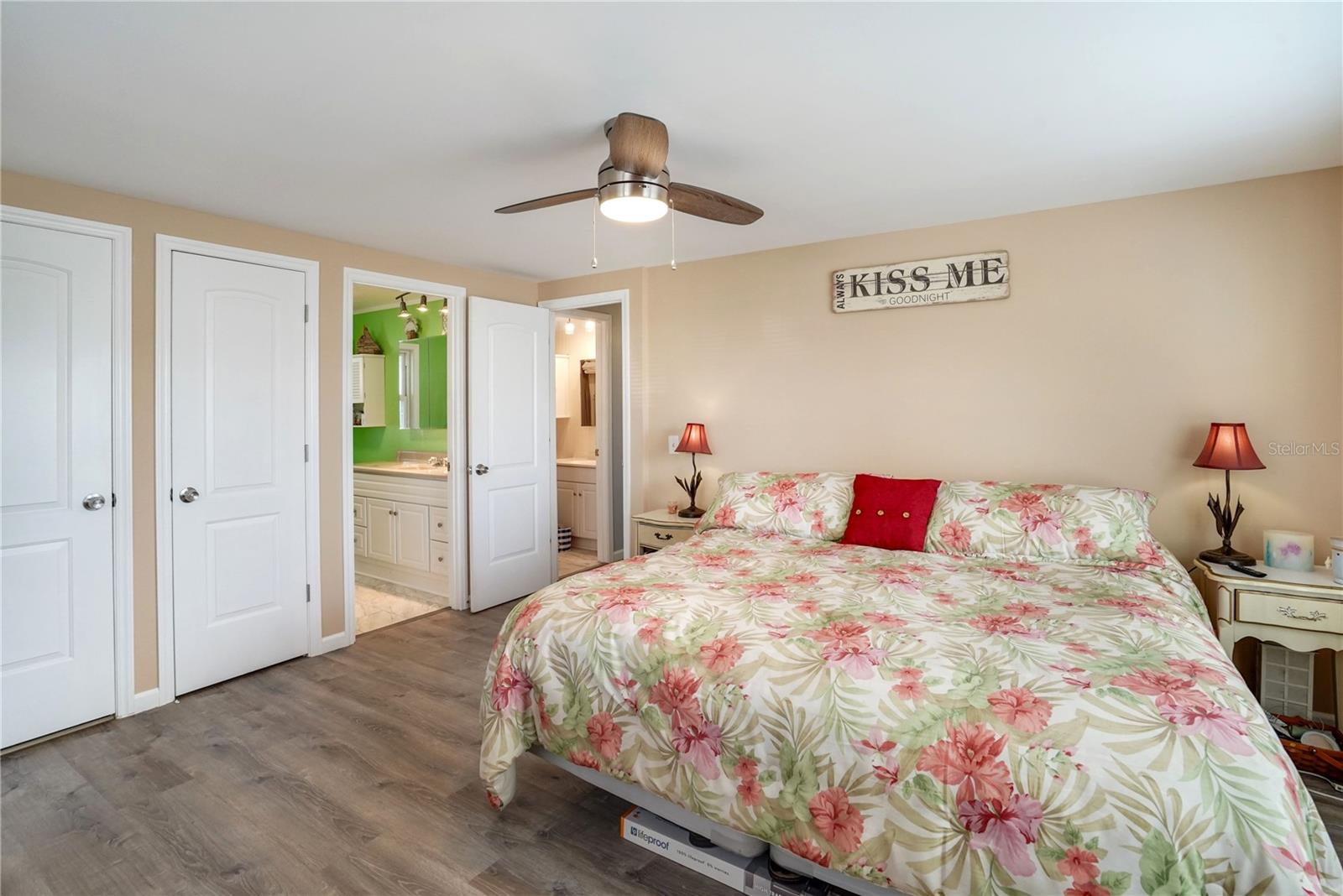 Listing photo id 21 for 641 Fairmount Drive