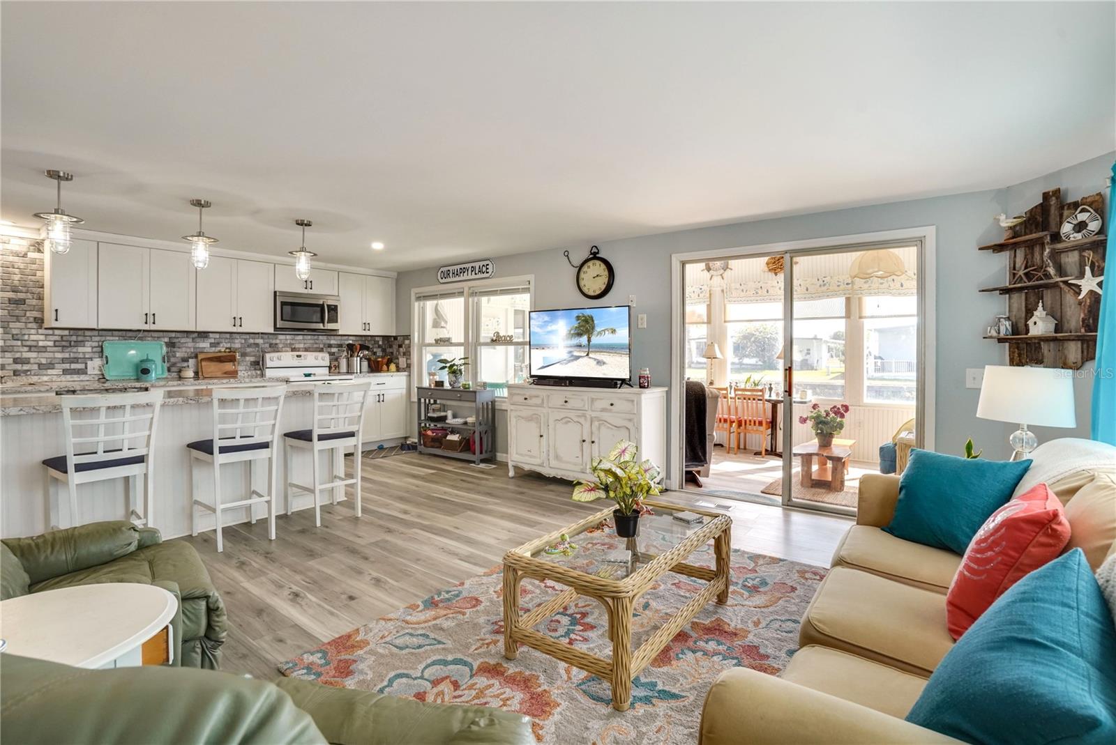 Listing photo id 2 for 641 Fairmount Drive