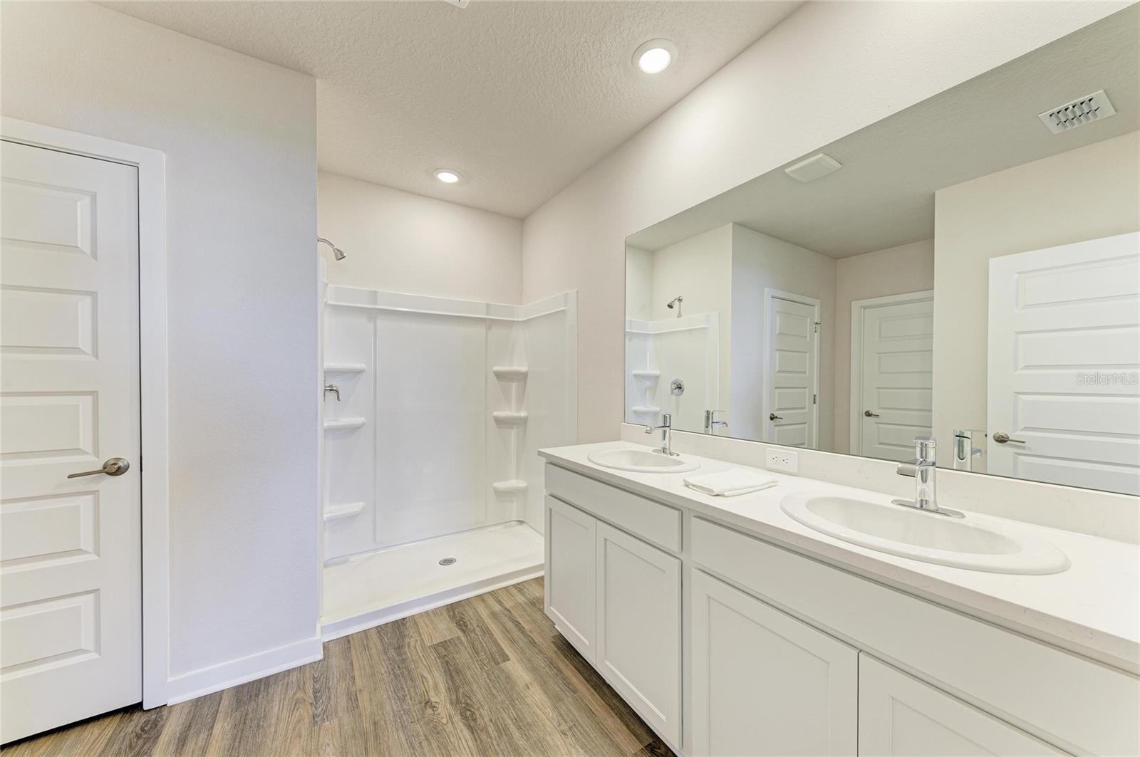 Image 26 of 66 For 18143 Wheathouse Place