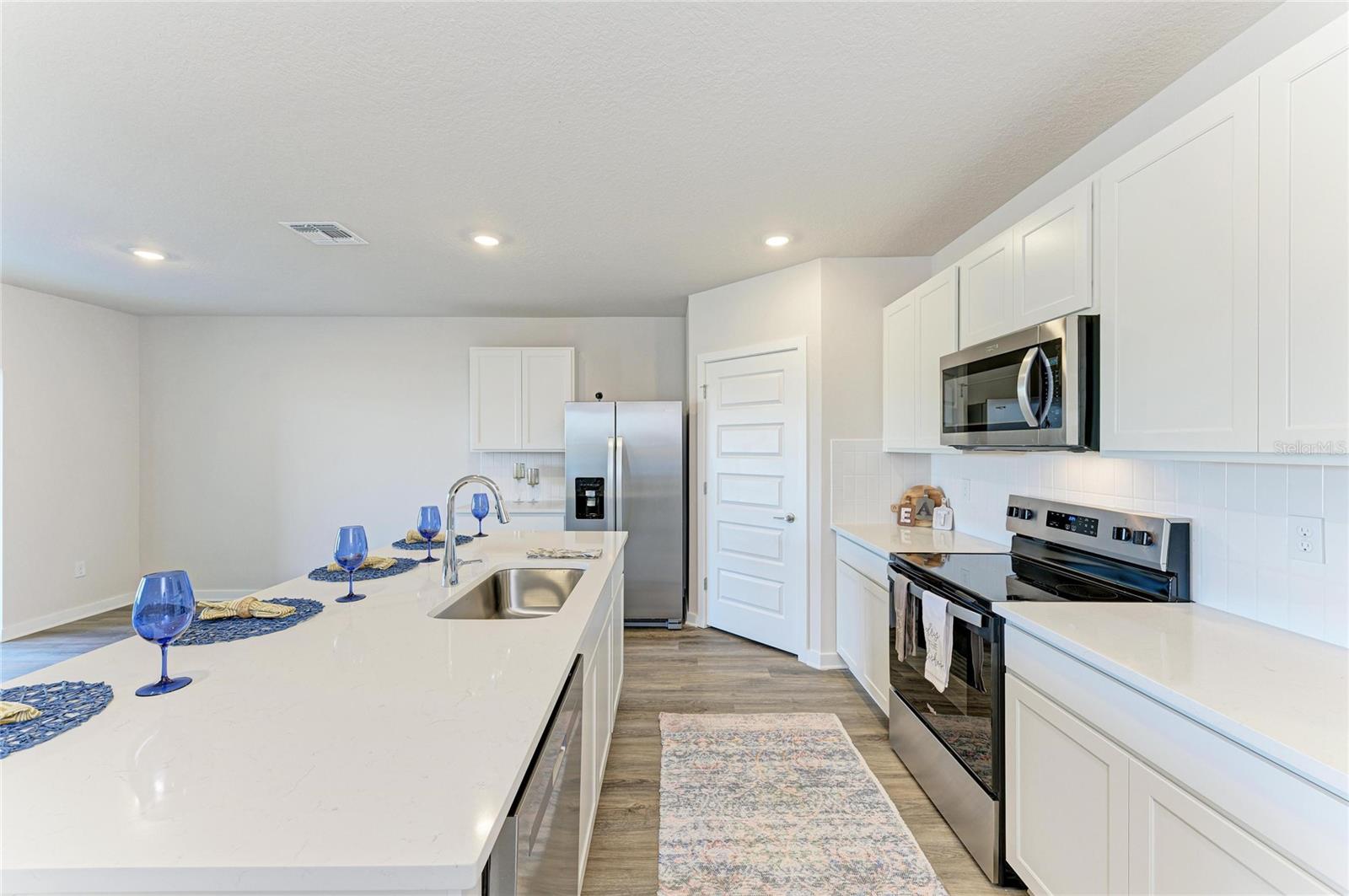 Image 8 of 66 For 18143 Wheathouse Place