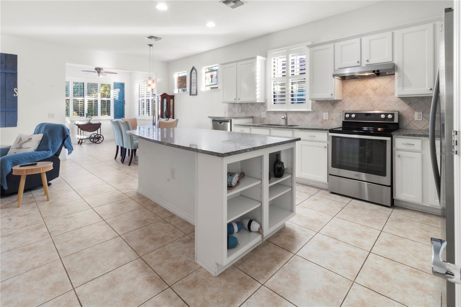 Image 12 of 65 For 19770 Quisto Street