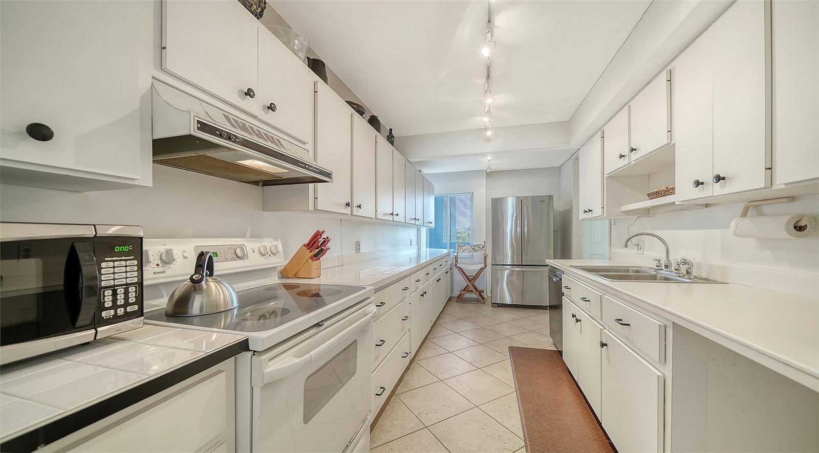 Image 25 of 69 For 19 Whispering Sands Drive 204