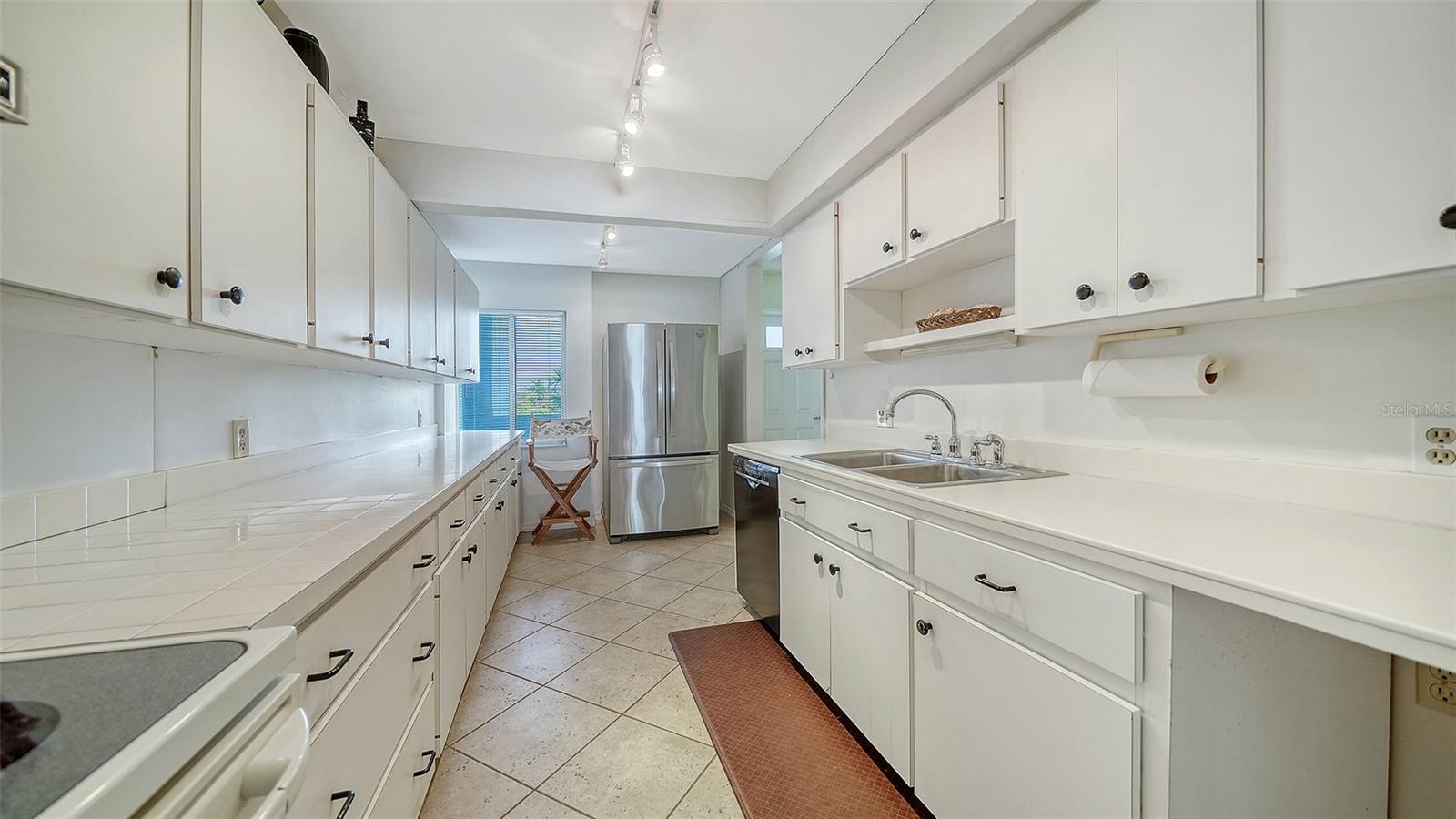 Image 26 of 69 For 19 Whispering Sands Drive 204