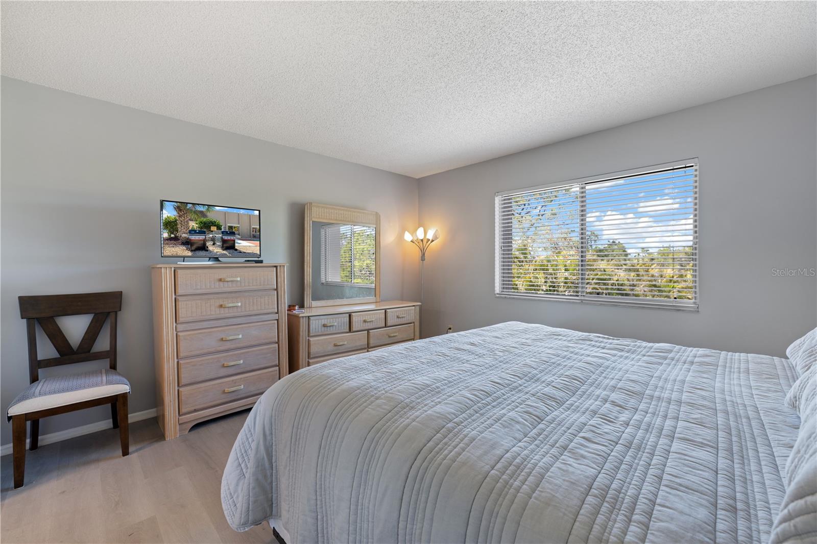 Image 4 of 19 For 1540 Glen Oaks Drive E B326