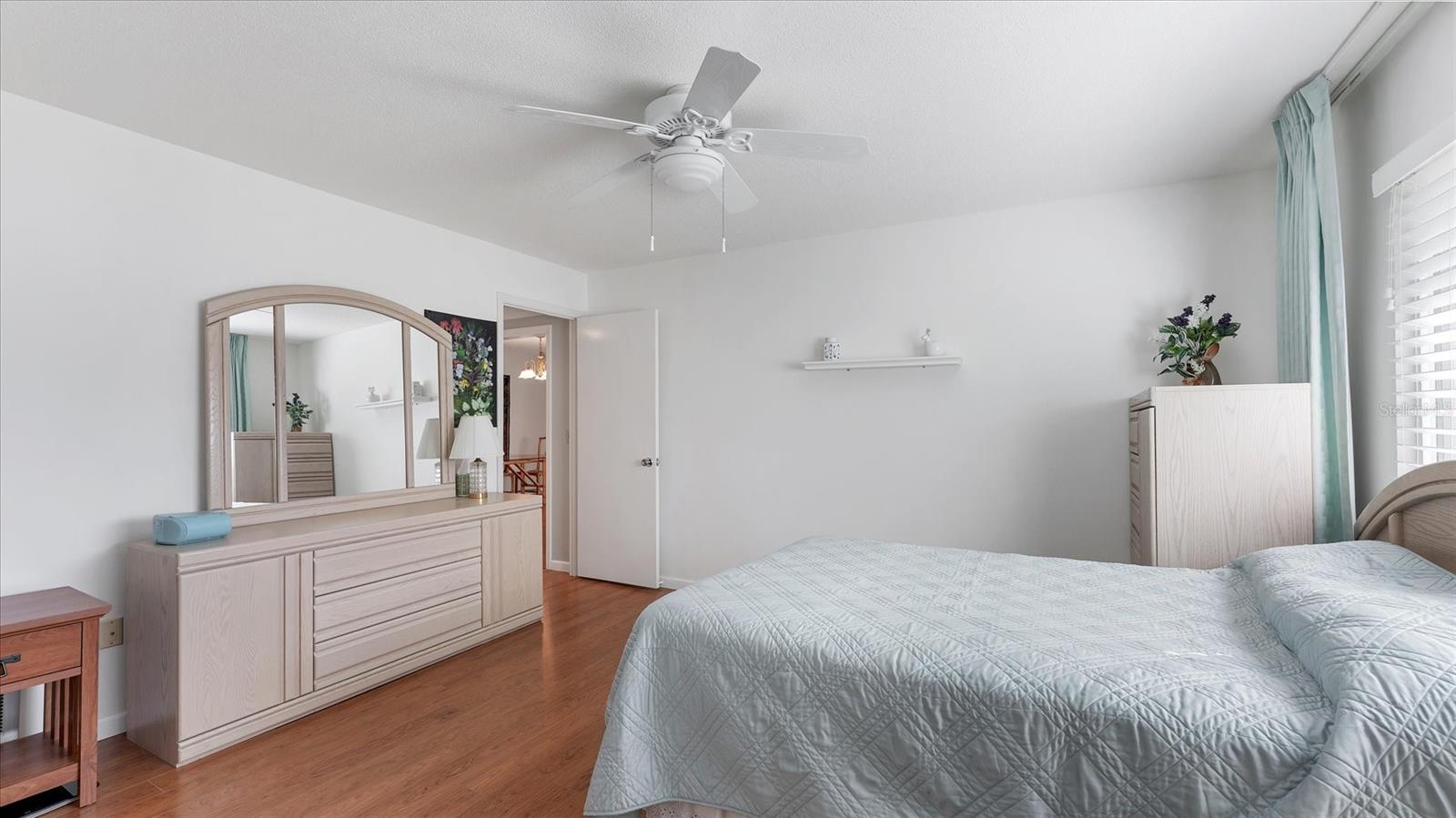 Listing photo id 11 for 1110 Breezemont Drive 1