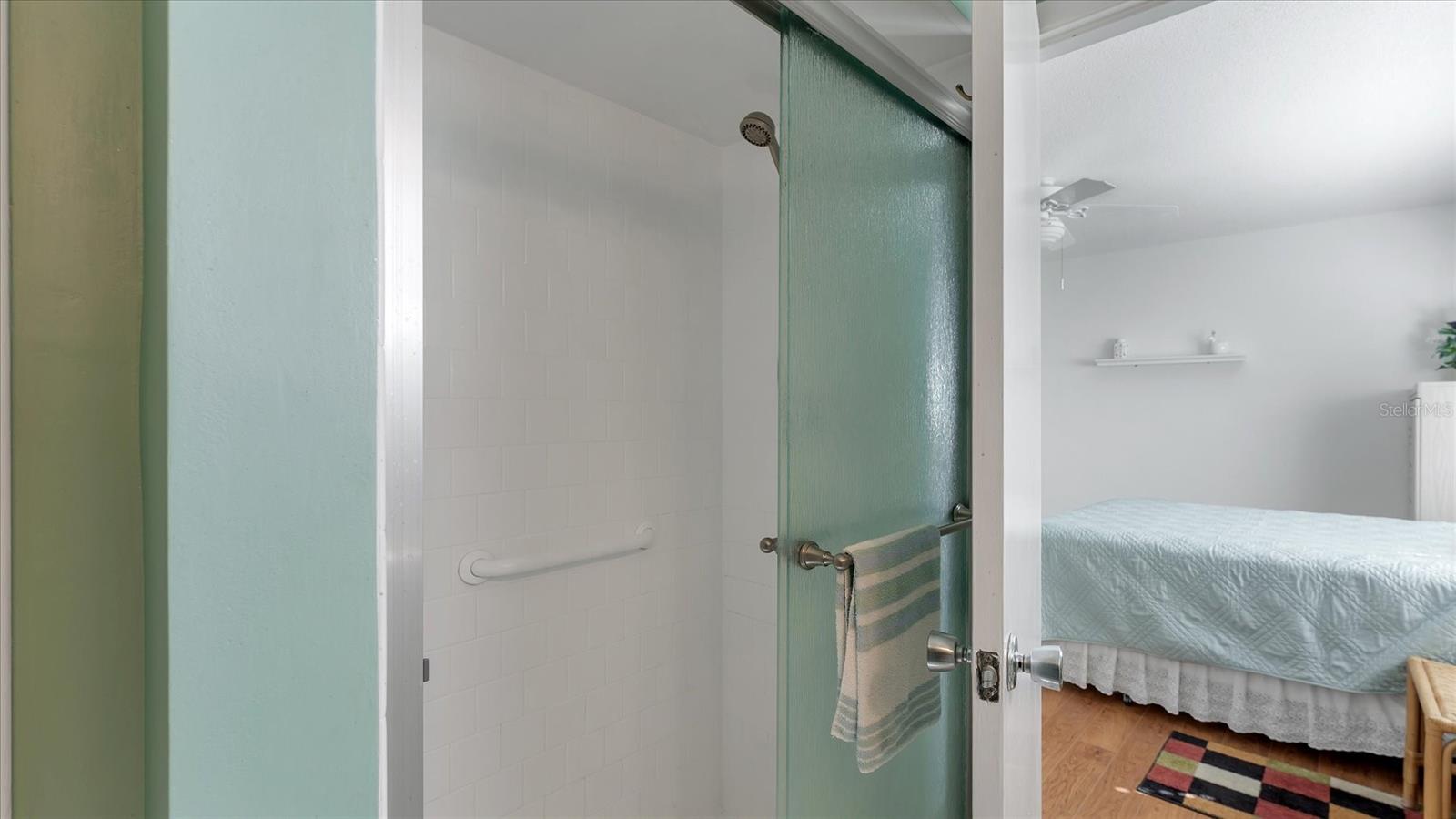 Listing photo id 13 for 1110 Breezemont Drive 1