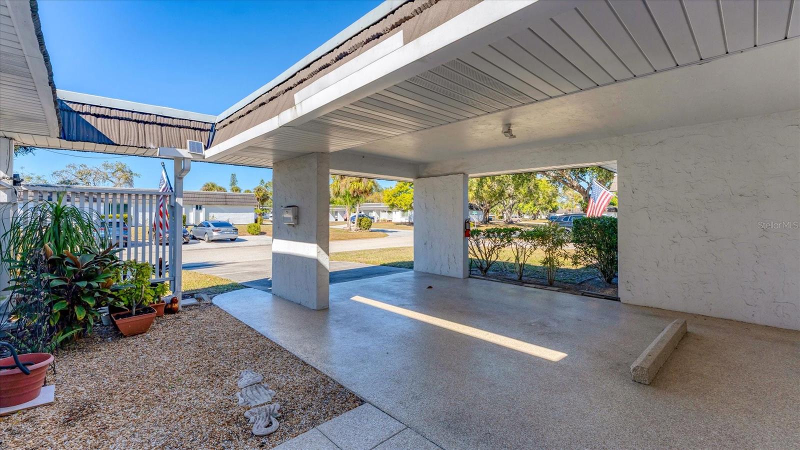 Listing photo id 0 for 1110 Breezemont Drive 1