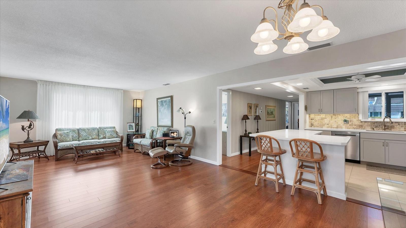 Listing photo id 5 for 1110 Breezemont Drive 1