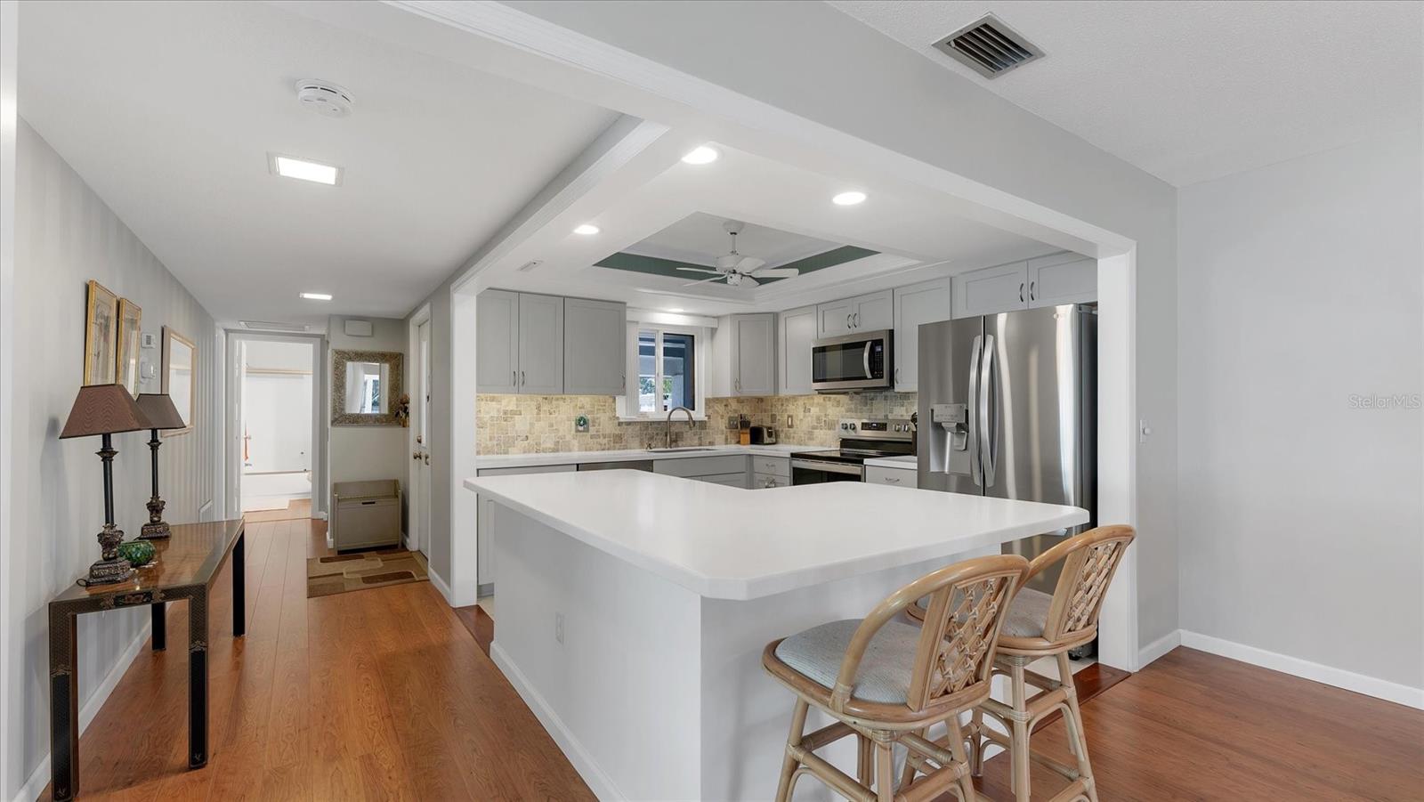 Listing photo id 6 for 1110 Breezemont Drive 1