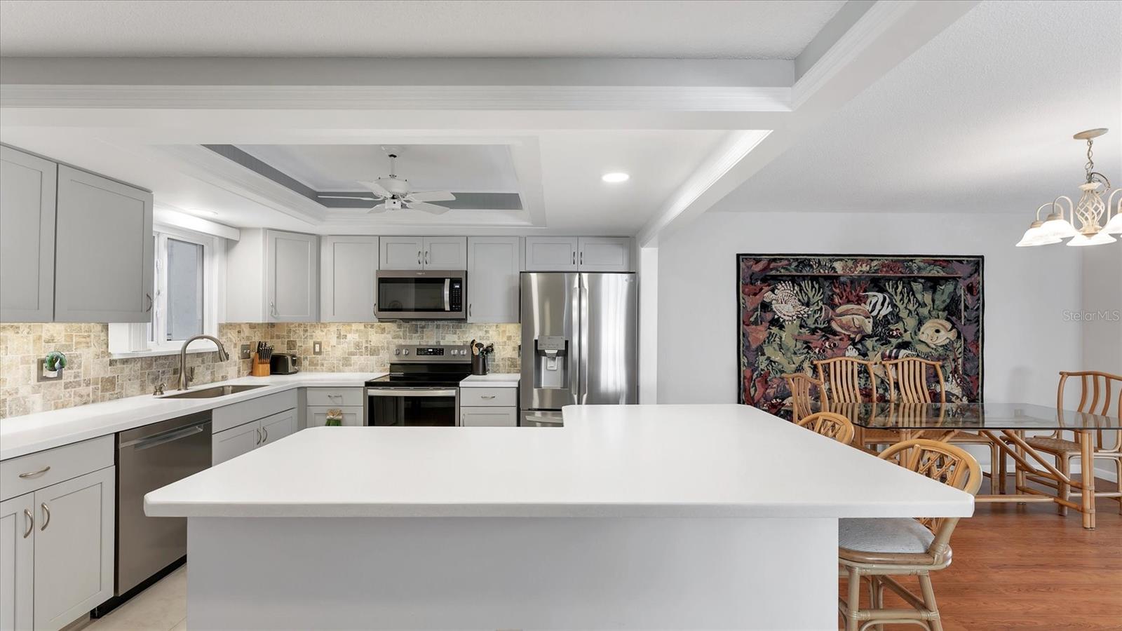 Listing photo id 7 for 1110 Breezemont Drive 1