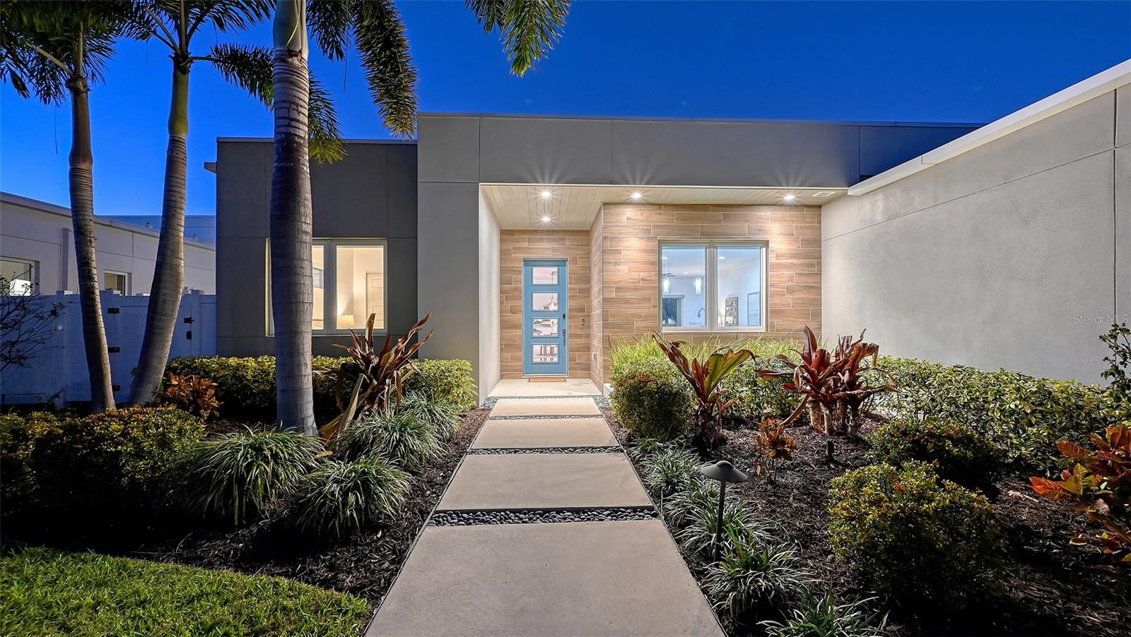 Image 2 of 100 For 2215 Datura Street