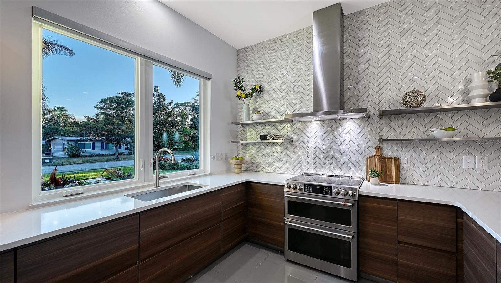 Image 32 of 100 For 2215 Datura Street