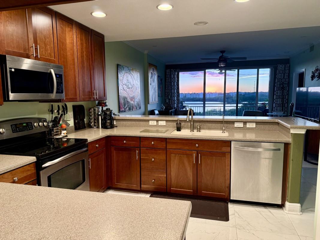 Image 3 of 12 For 7194 Key Haven Road 504