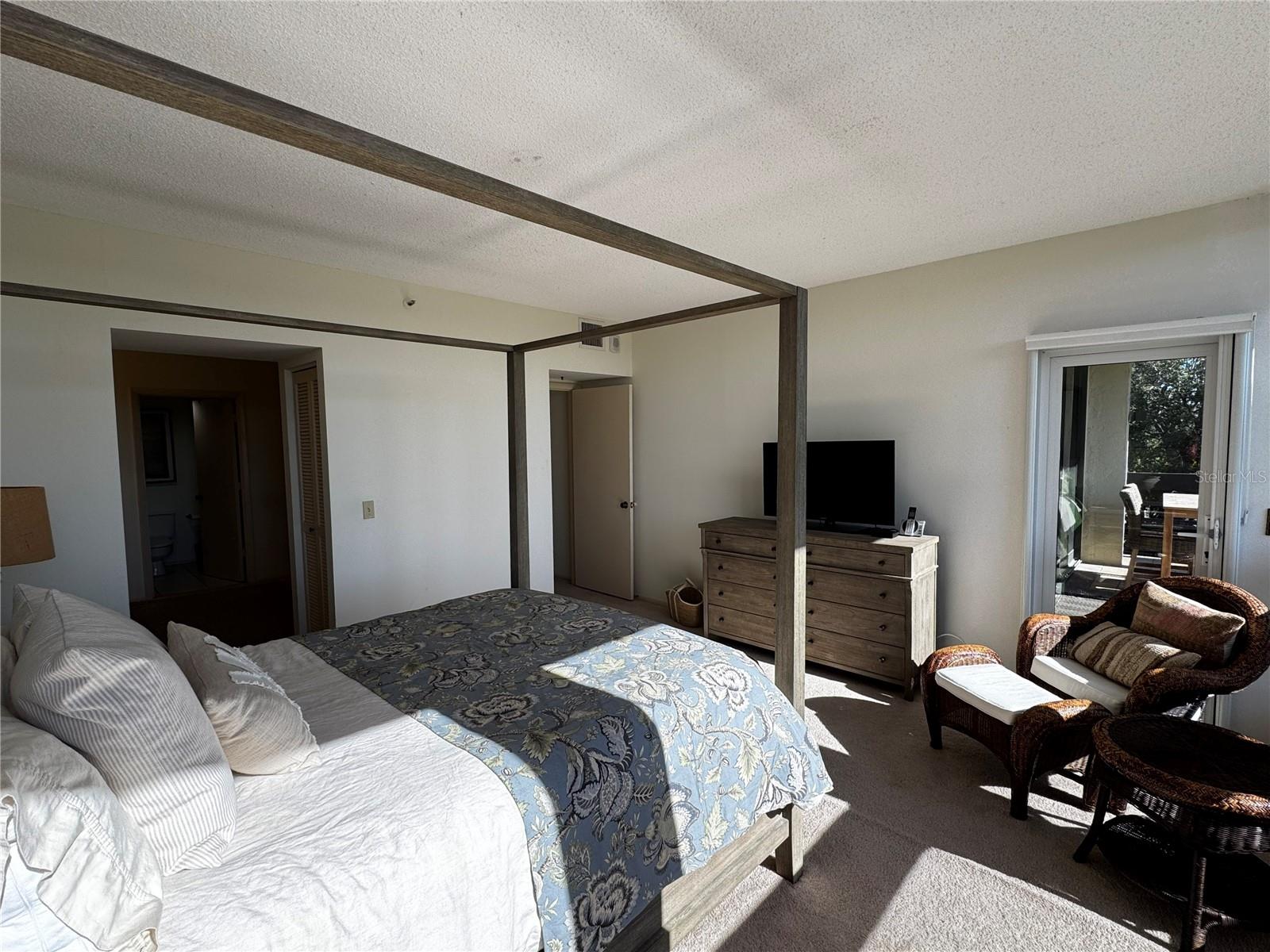 Image 13 of 60 For 1085 Gulf Of Mexico Drive 205