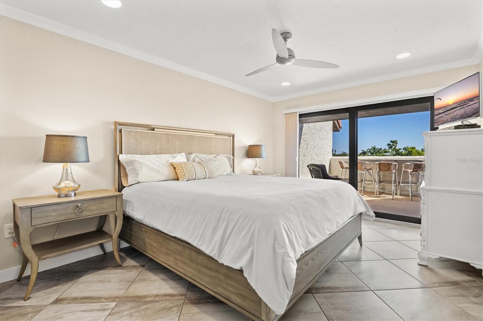 Image 15 of 58 For 1624 Stickney Point Road 24-407