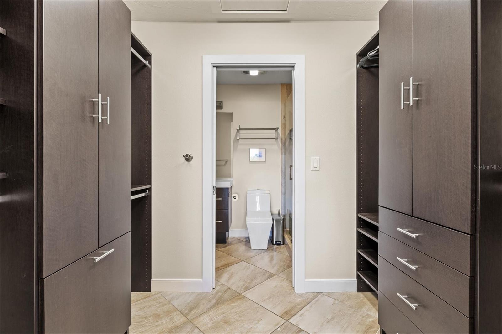 Image 19 of 58 For 1624 Stickney Point Road 24-407