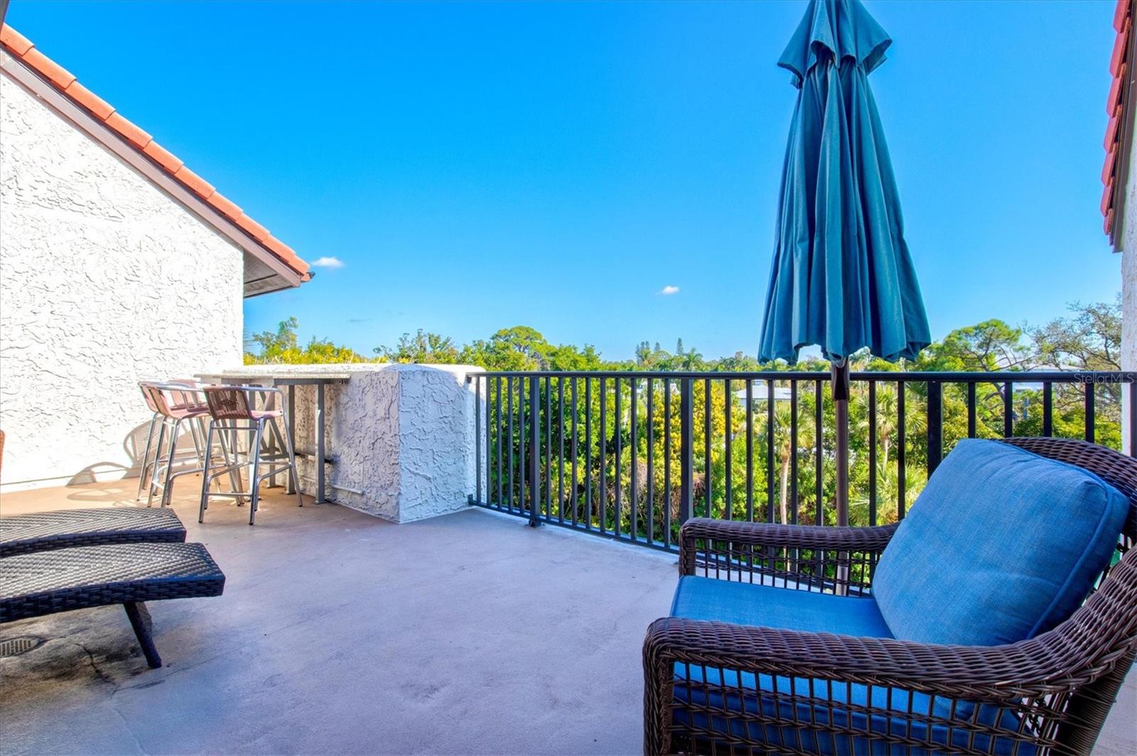 Image 23 of 58 For 1624 Stickney Point Road 24-407