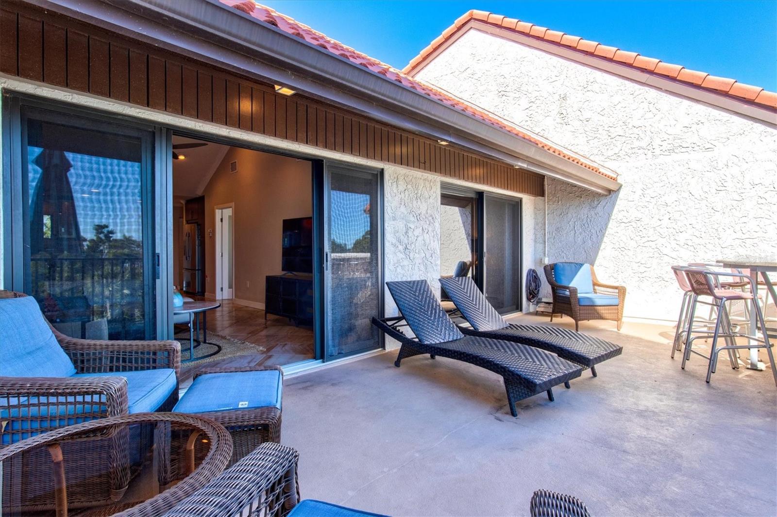 Image 24 of 58 For 1624 Stickney Point Road 24-407