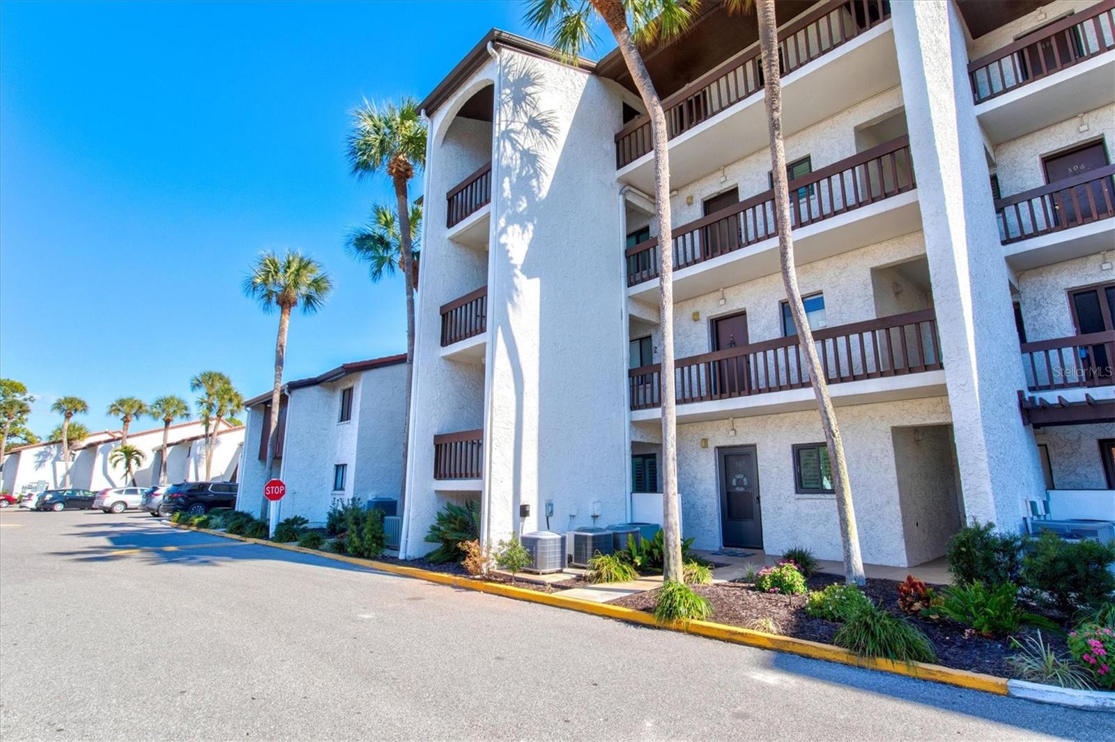 Image 28 of 58 For 1624 Stickney Point Road 24-407