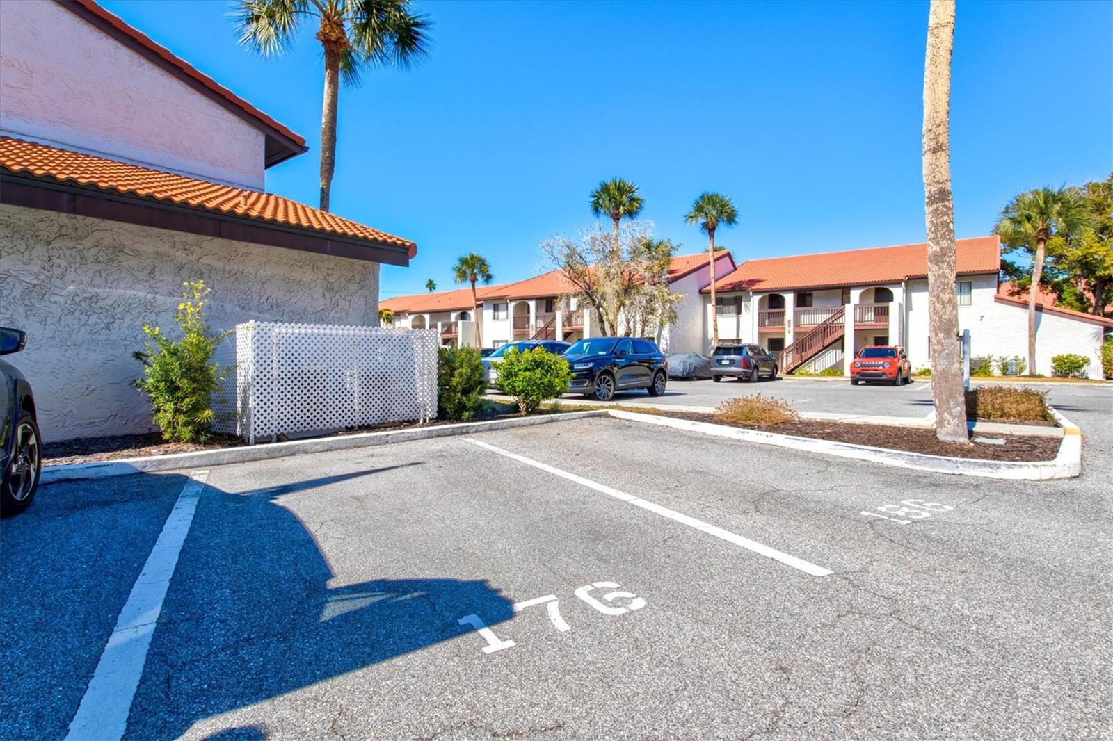 Image 33 of 58 For 1624 Stickney Point Road 24-407