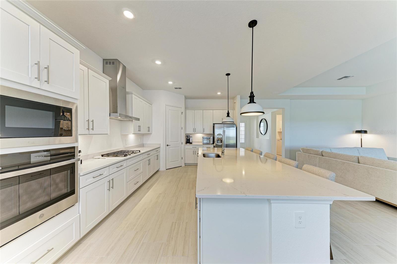 Image 12 of 66 For 5624 Lightning Whelk