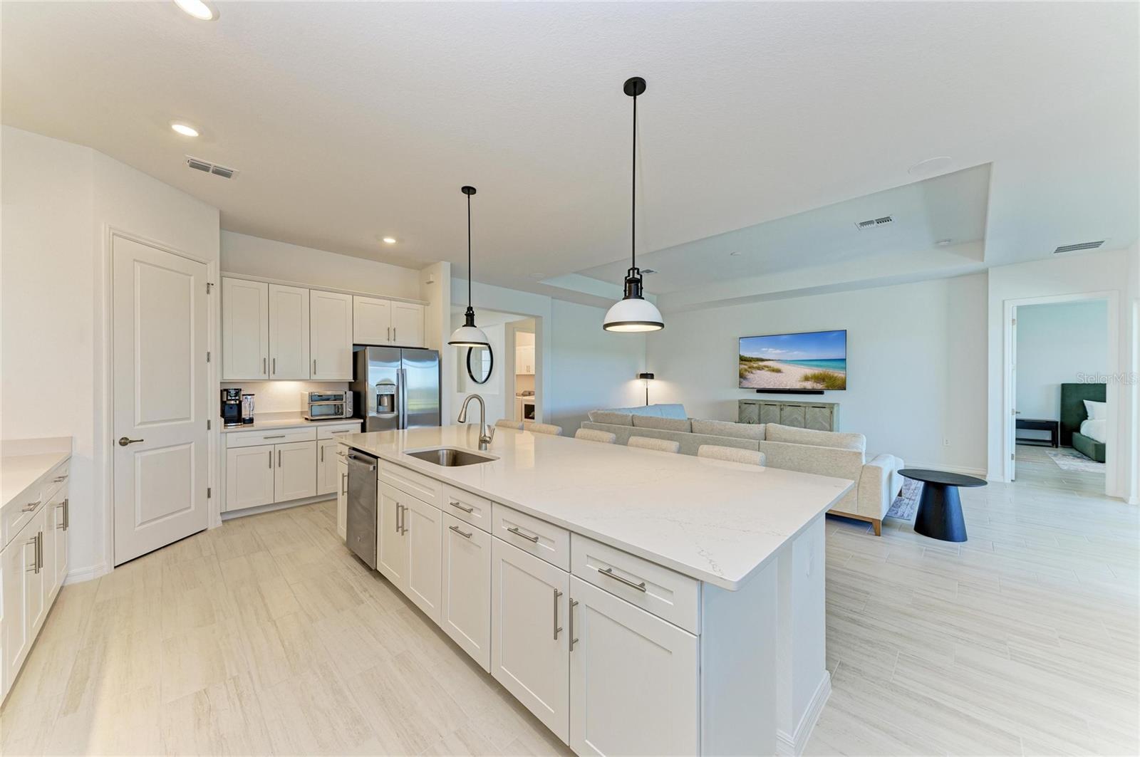 Image 14 of 66 For 5624 Lightning Whelk