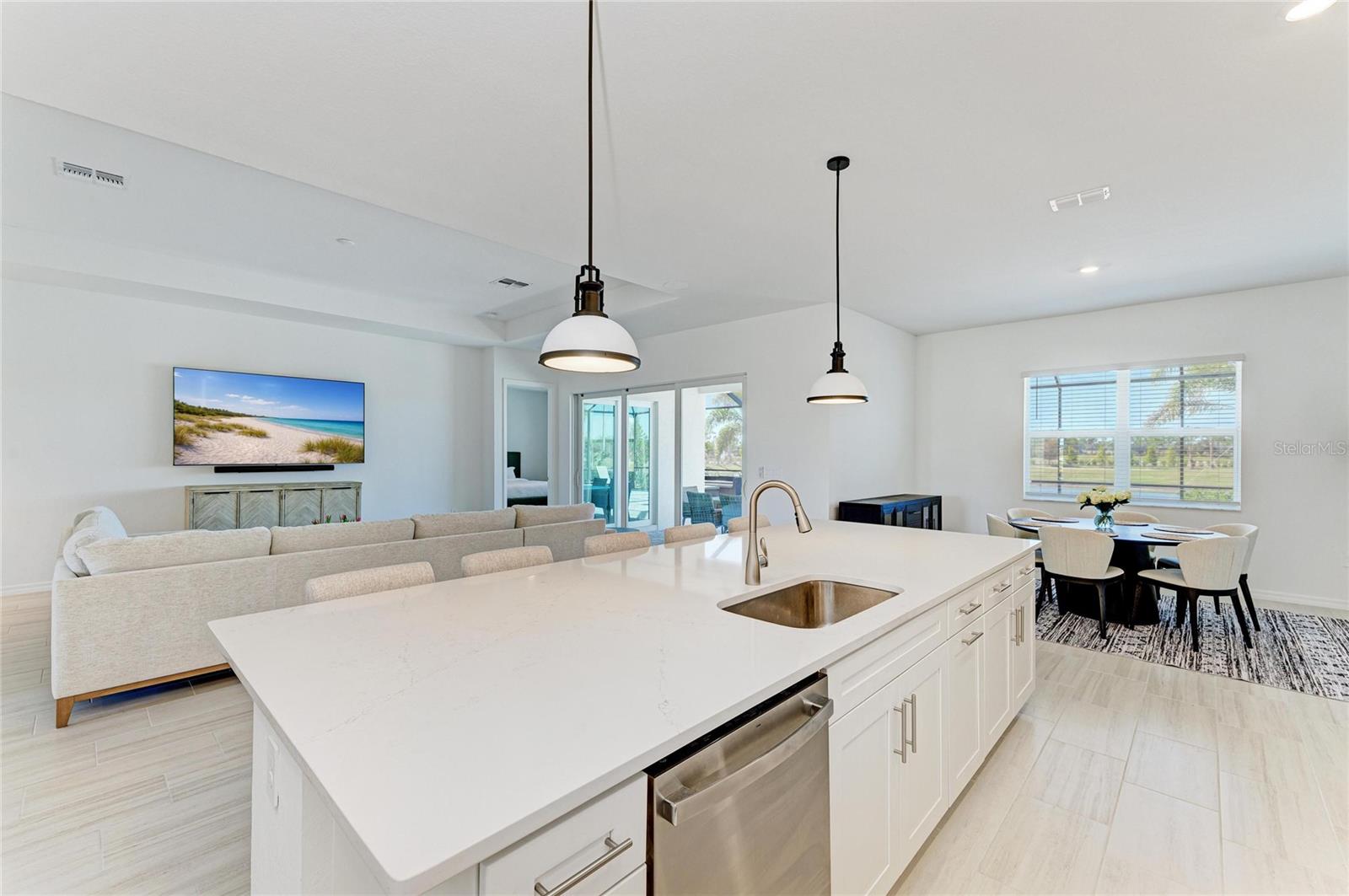 Image 17 of 66 For 5624 Lightning Whelk