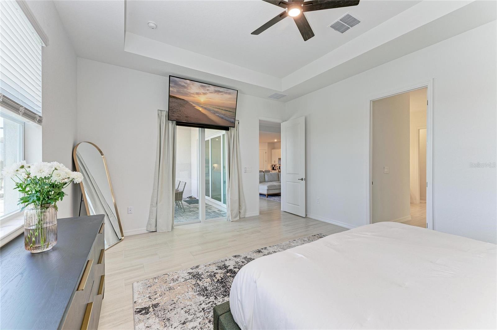 Image 22 of 66 For 5624 Lightning Whelk