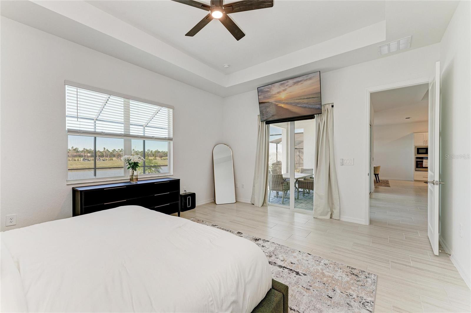 Image 23 of 66 For 5624 Lightning Whelk