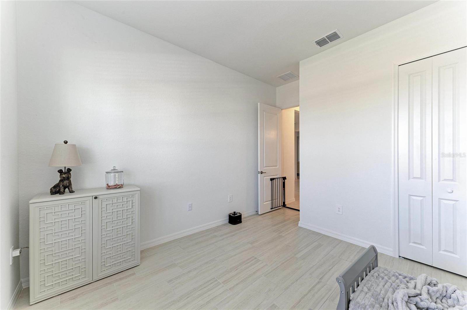 Image 33 of 66 For 5624 Lightning Whelk