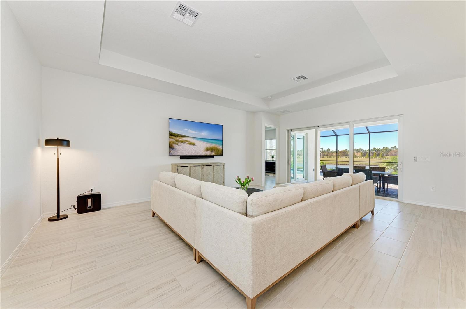 Image 6 of 66 For 5624 Lightning Whelk